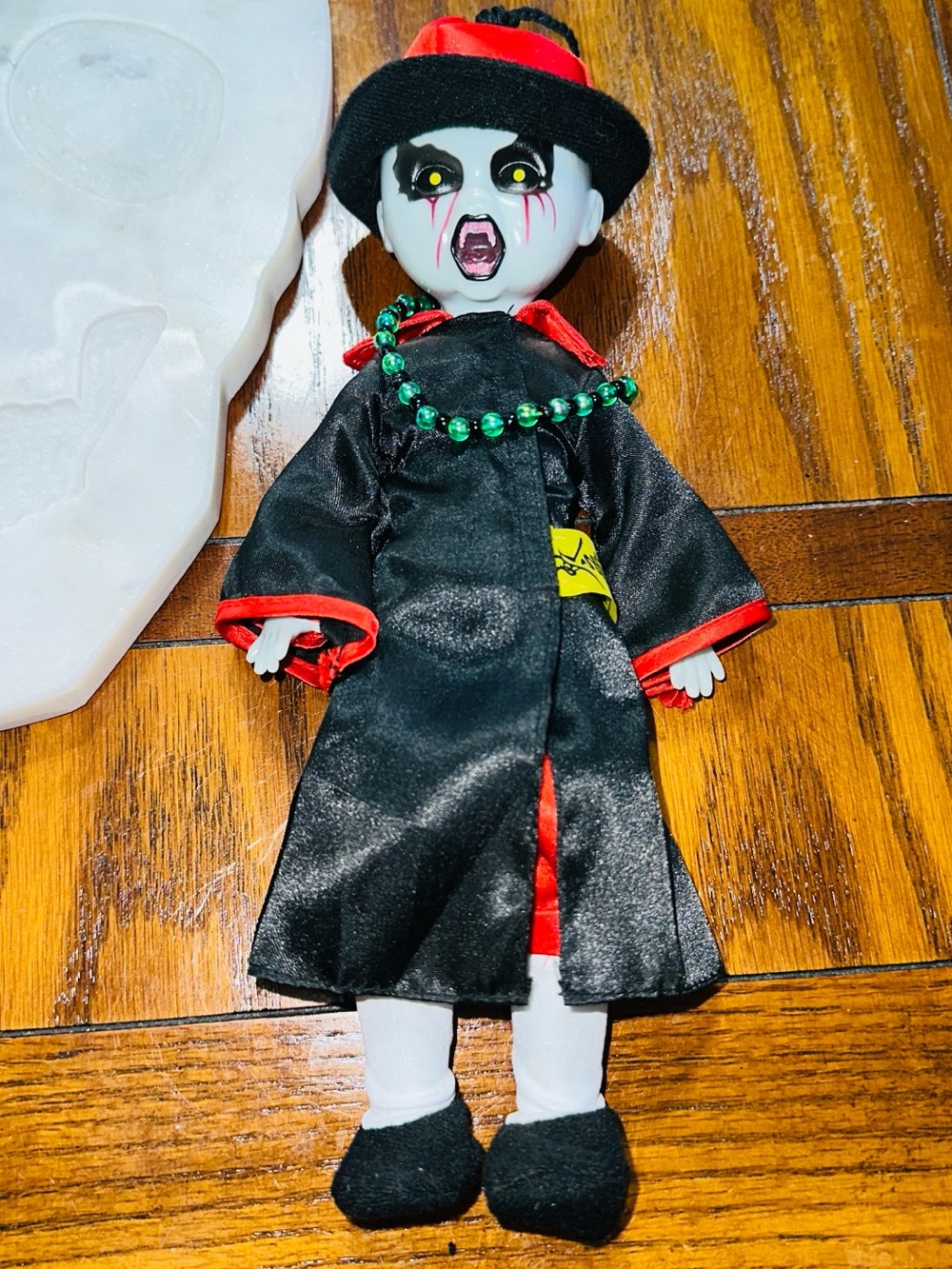 Mezco Living Dead Dolls Horror Collectible Hopping Vampire Doll